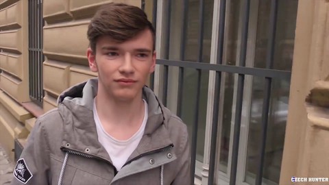 Il ragazzo timido da Czech Hunter 495 impara a scopare come un professionista