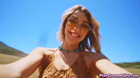 Emma Rose e Maddy May godono di una sessione di sesso bollente all'aperto che le lascia entrambe gemere di piacere