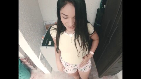 La madrastra india Samanthaeevanss ama entregarse al placer oral cuando estamos en casa solos.