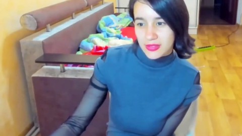 Myla Angel ama mettere in mostra i suoi pesanti davanti quando è a casa da sola