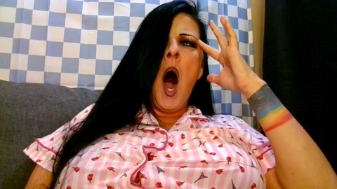 Sultry mouth fetish with yawns and close-ups of Abby Anna
